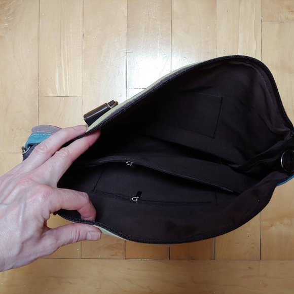 **NWOT** Striped handbag - Picture 3 of 5